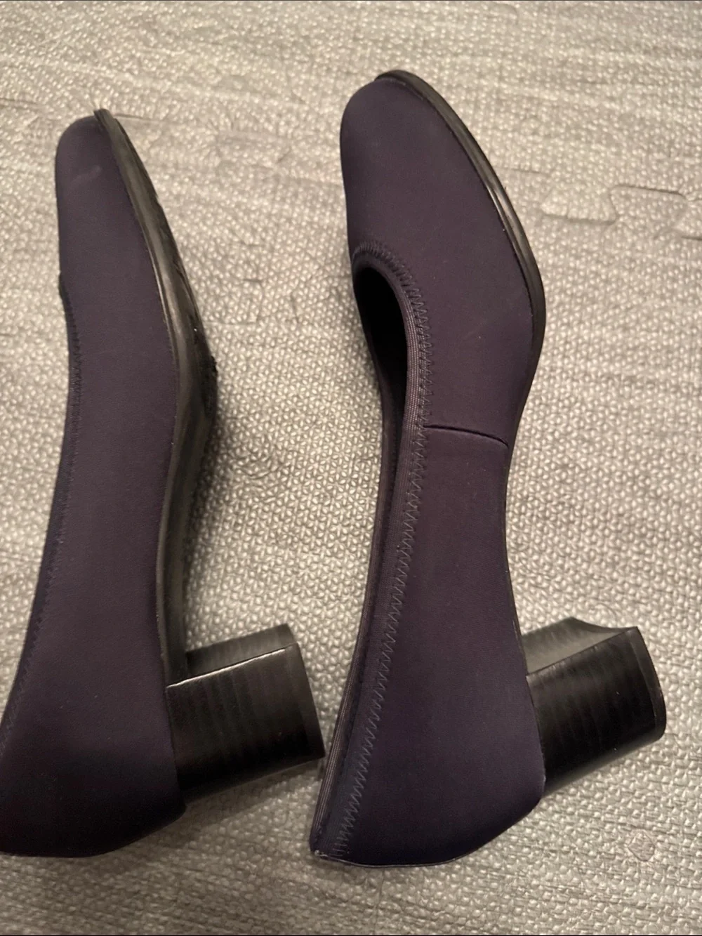 Aravon Women’s Career Dress Pump Black Lycra w/patent stripe on heels sz 7